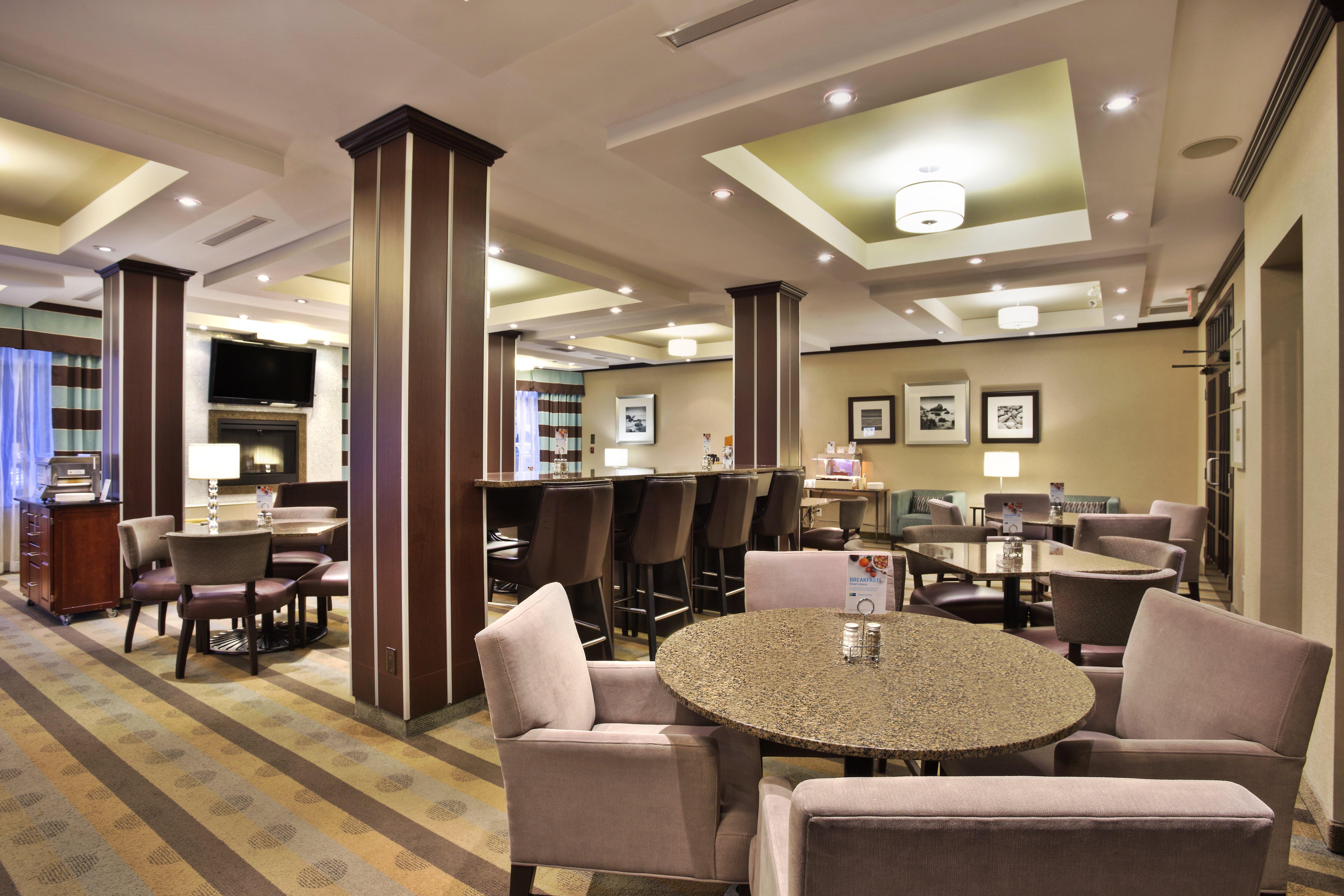 Holiday Inn Express Kingston Central By Ihg Exterior photo