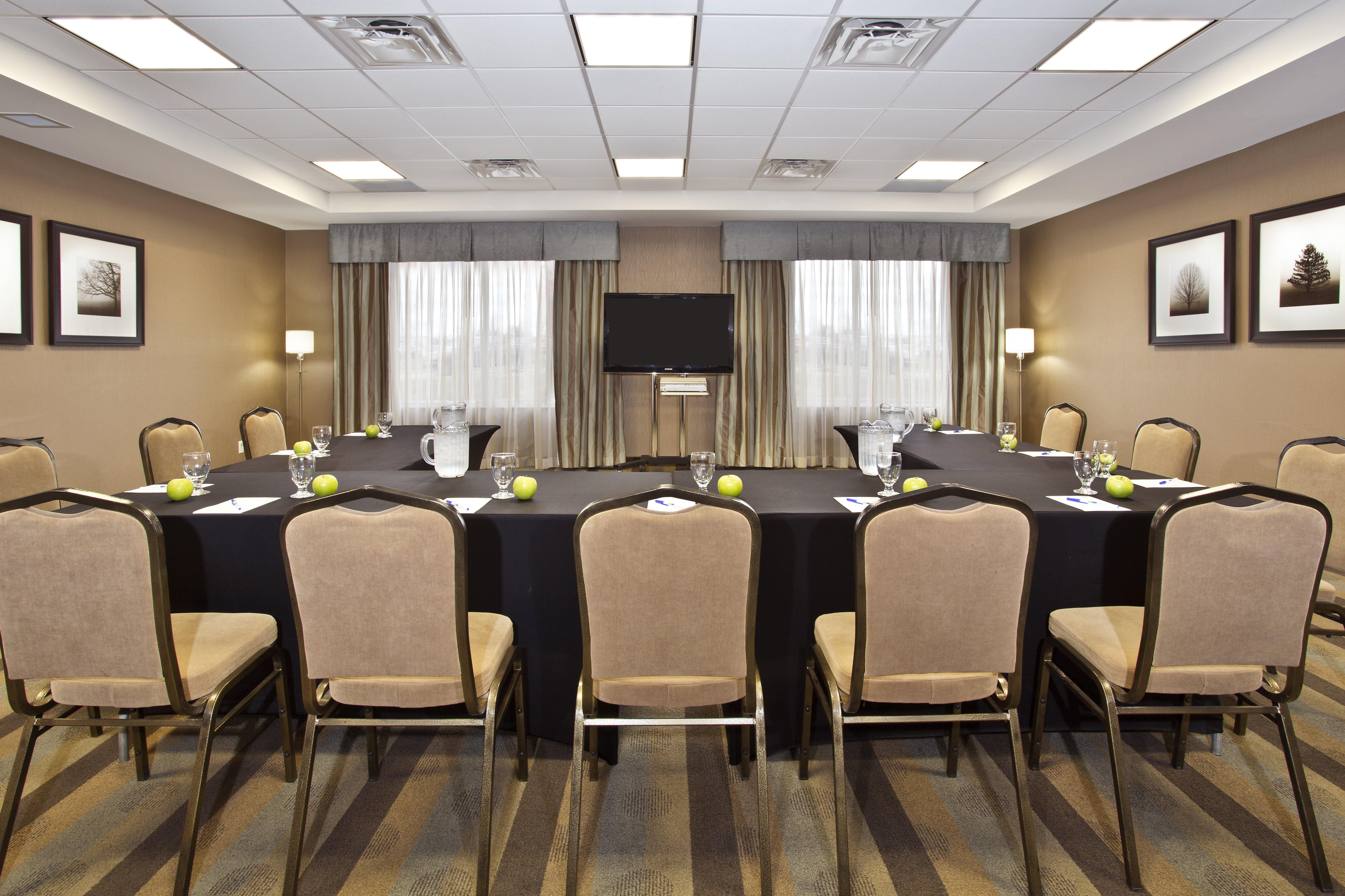Holiday Inn Express Kingston Central By Ihg Exterior photo