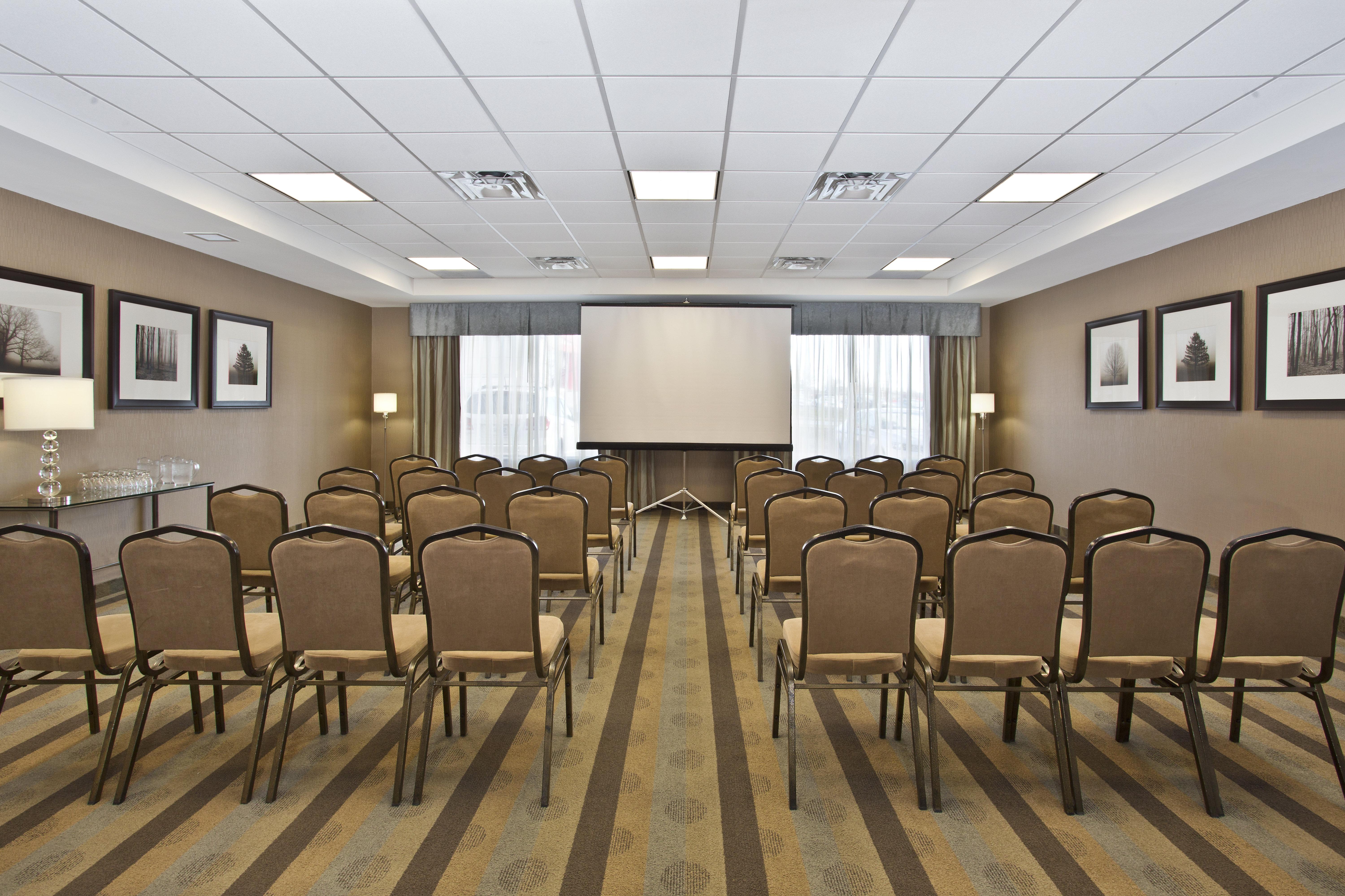 Holiday Inn Express Kingston Central By Ihg Exterior photo