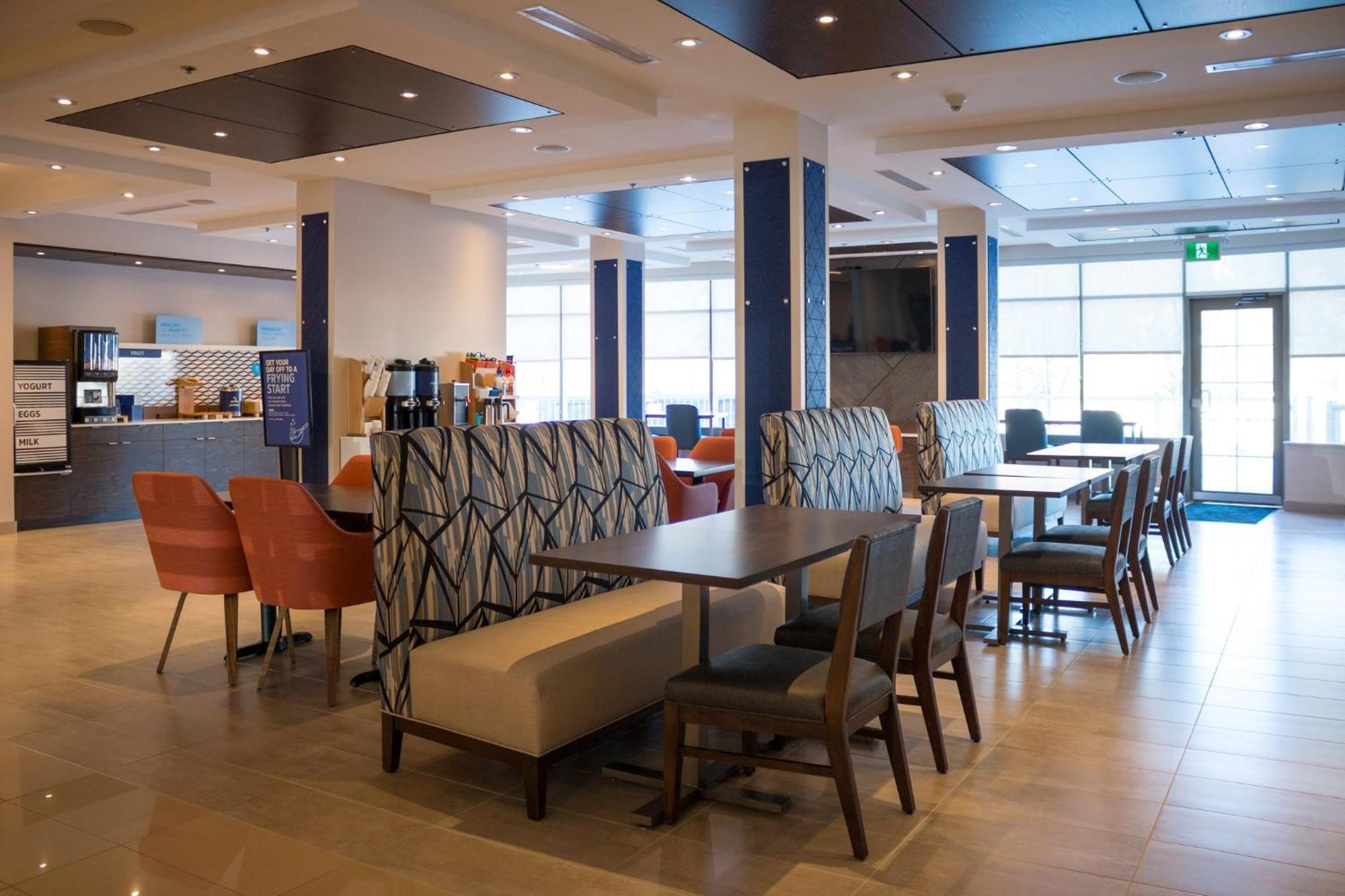 Holiday Inn Express Kingston Central By Ihg Exterior photo