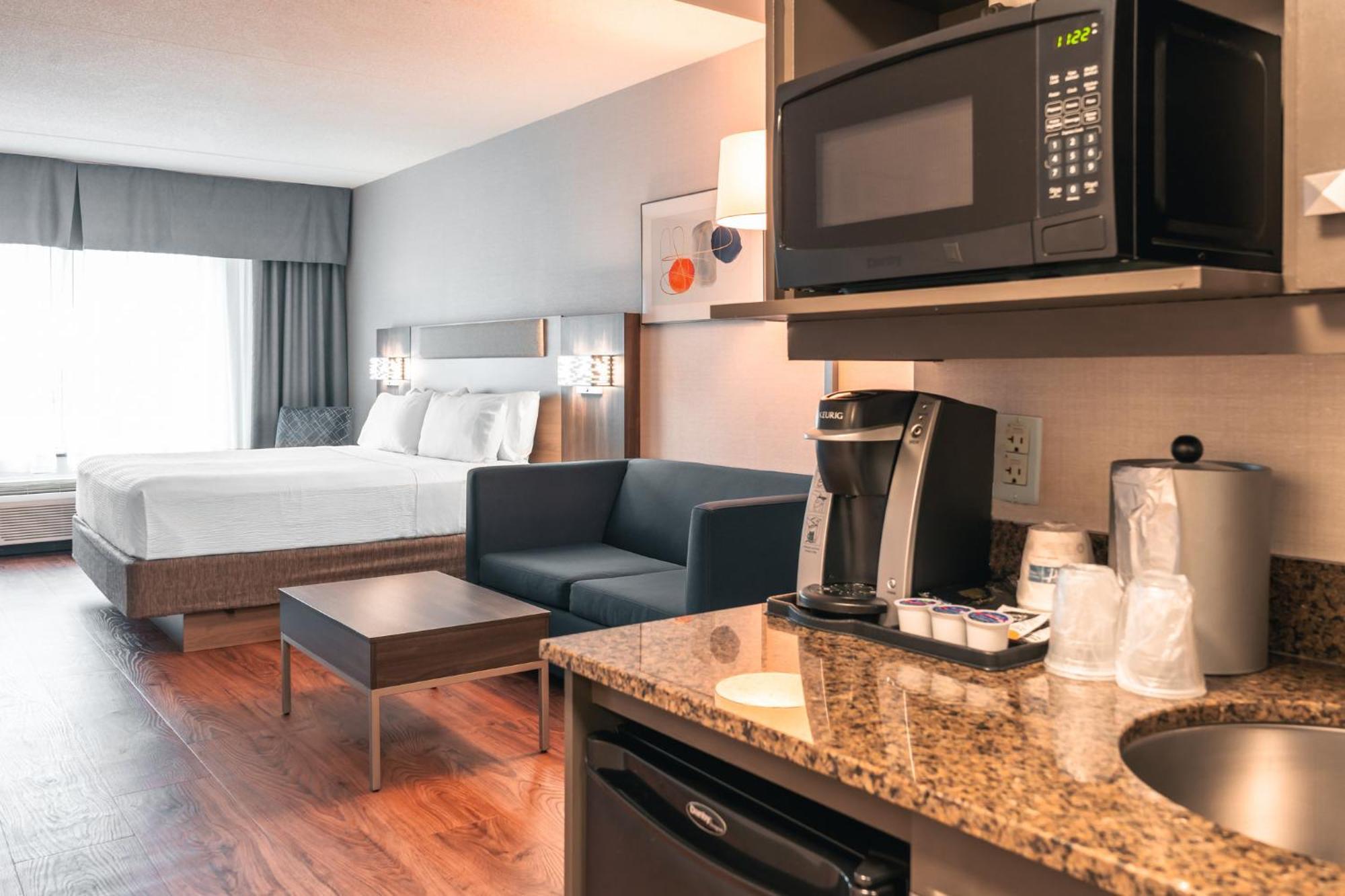 Holiday Inn Express Kingston Central By Ihg Exterior photo