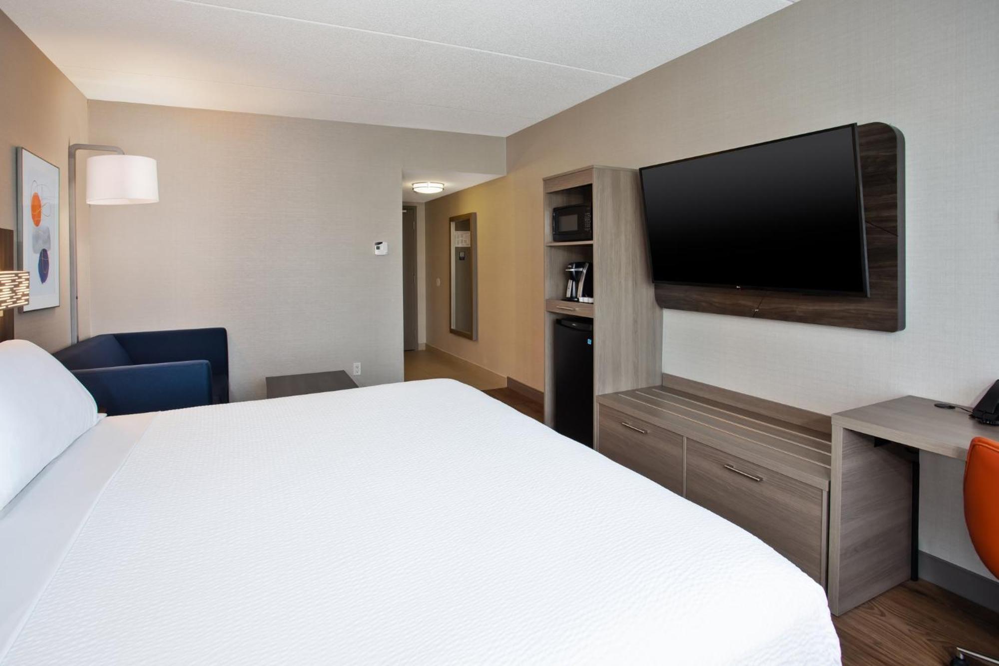 Holiday Inn Express Kingston Central By Ihg Exterior photo