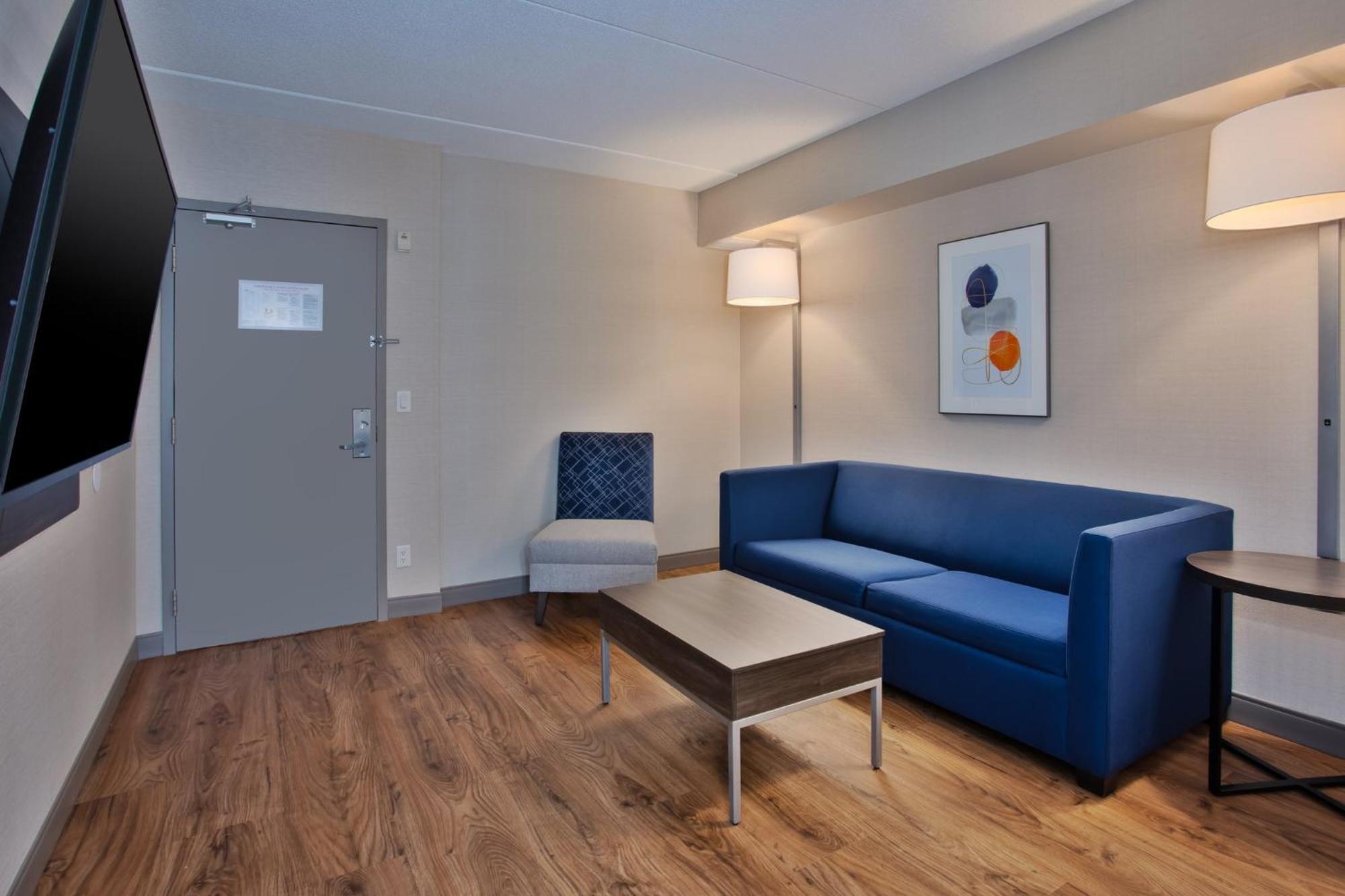 Holiday Inn Express Kingston Central By Ihg Exterior photo