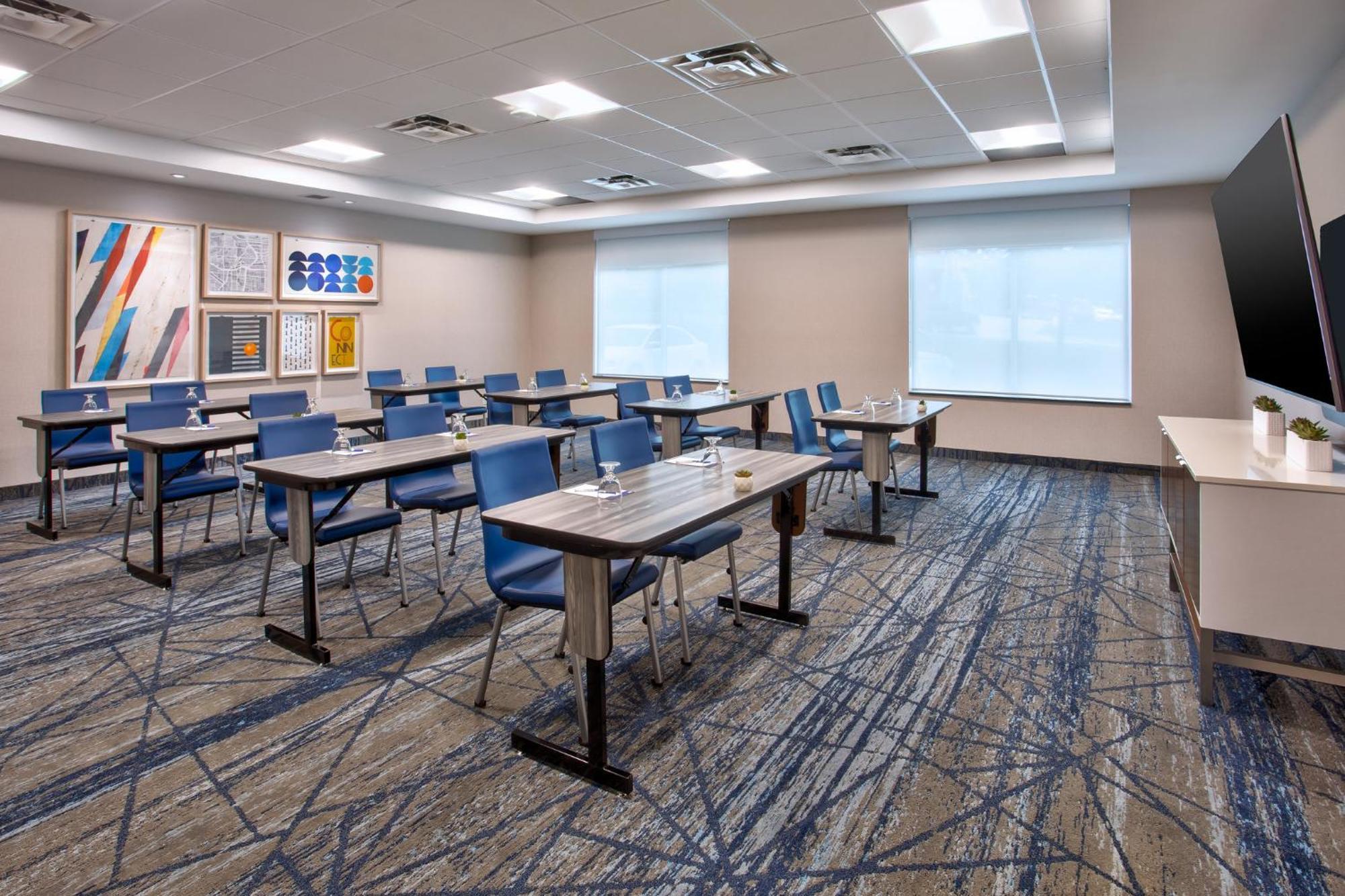 Holiday Inn Express Kingston Central By Ihg Exterior photo